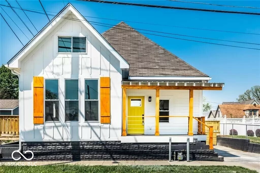 Property Photo: 918 S State Avenue IN 46203