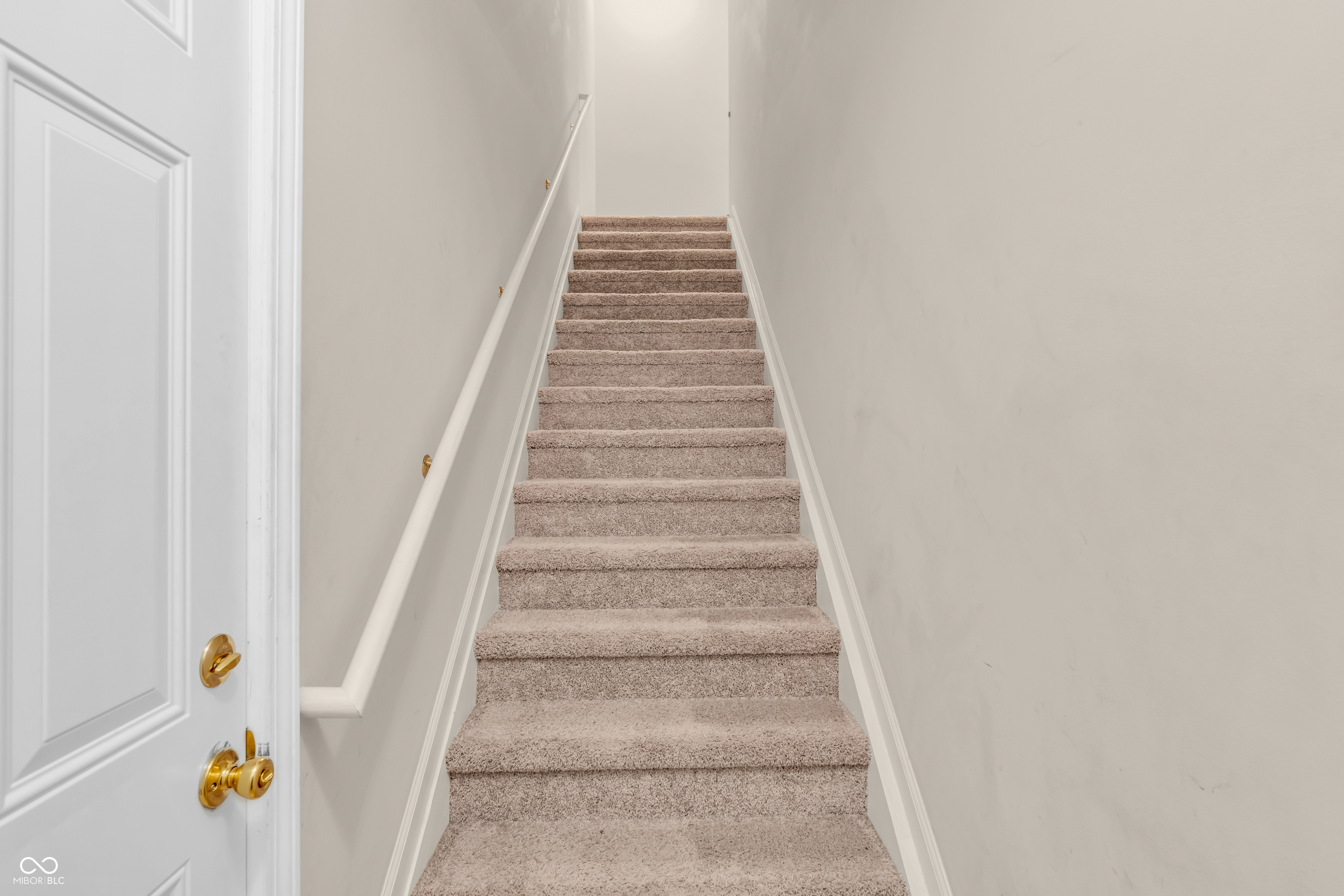 Property Photo: 1139 Fernwood Way IN 46168