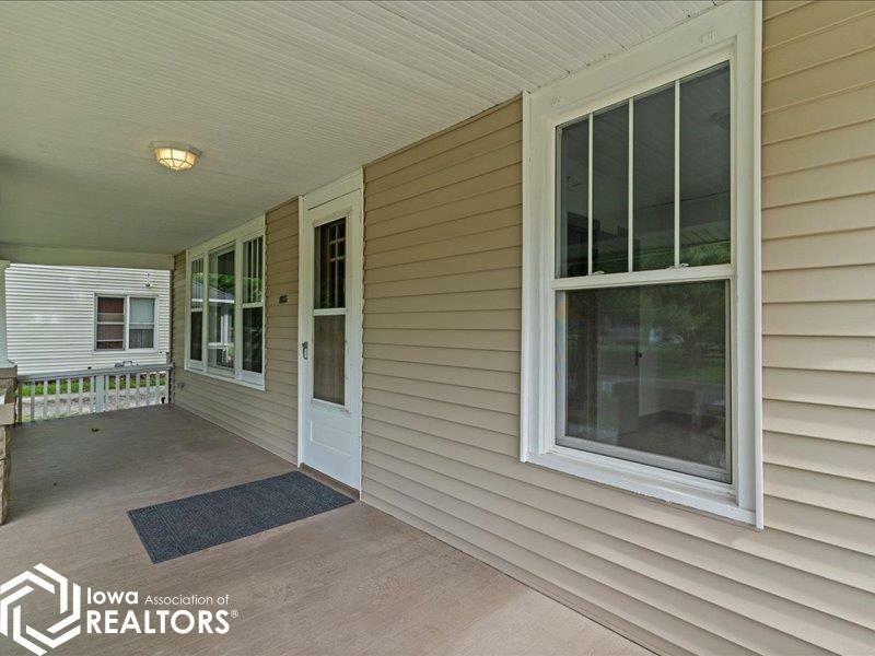 Property Photo: 709 E Monroe Street IA 52641