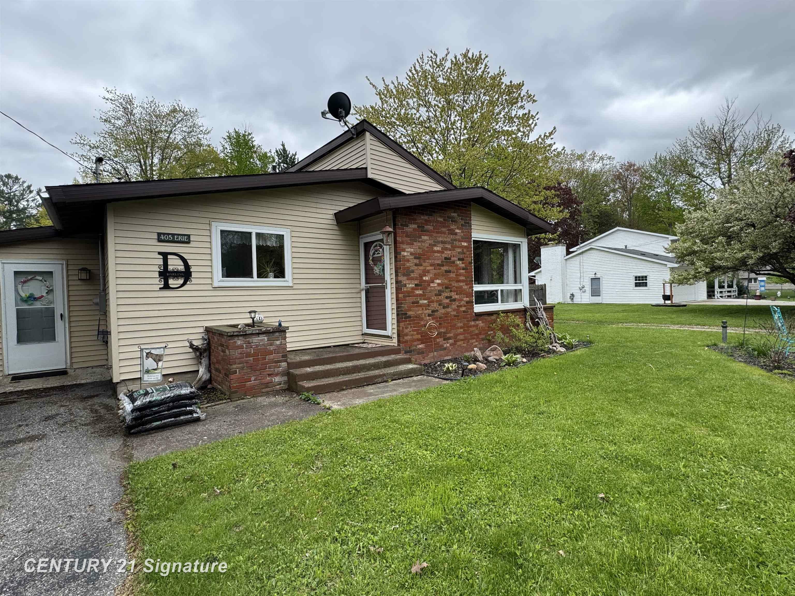 Property Photo: 405 Erie Street MI 48629