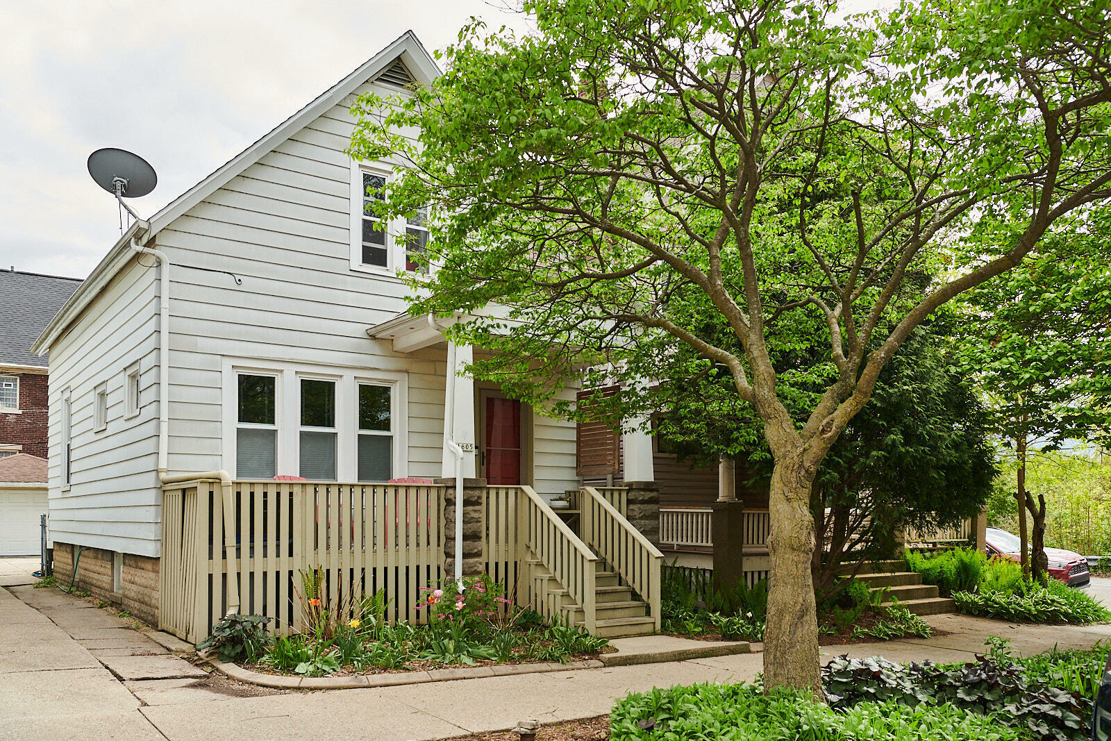 1605 E Webster Pl  Milwaukee WI 53211 photo