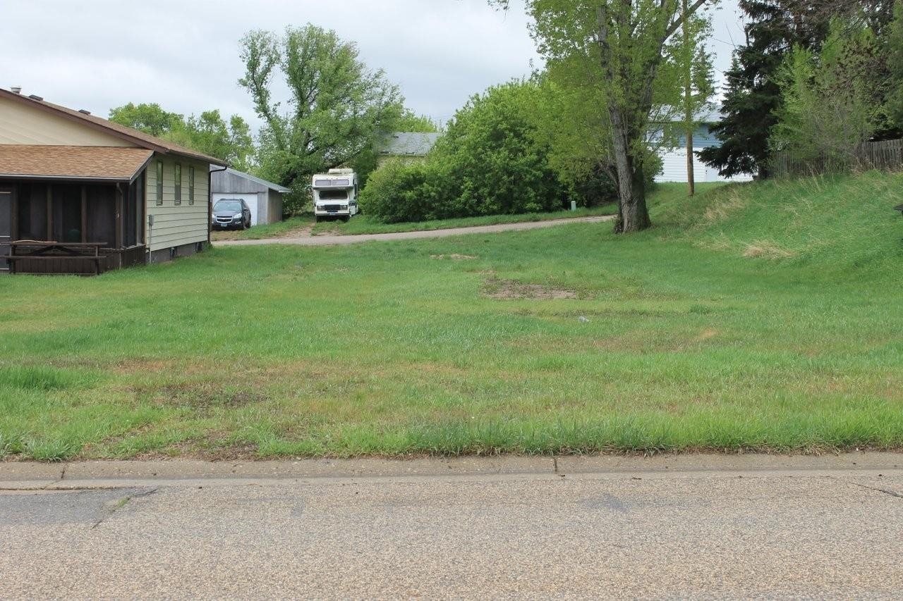 Property Photo: 9 2nd Ave ND 58722
