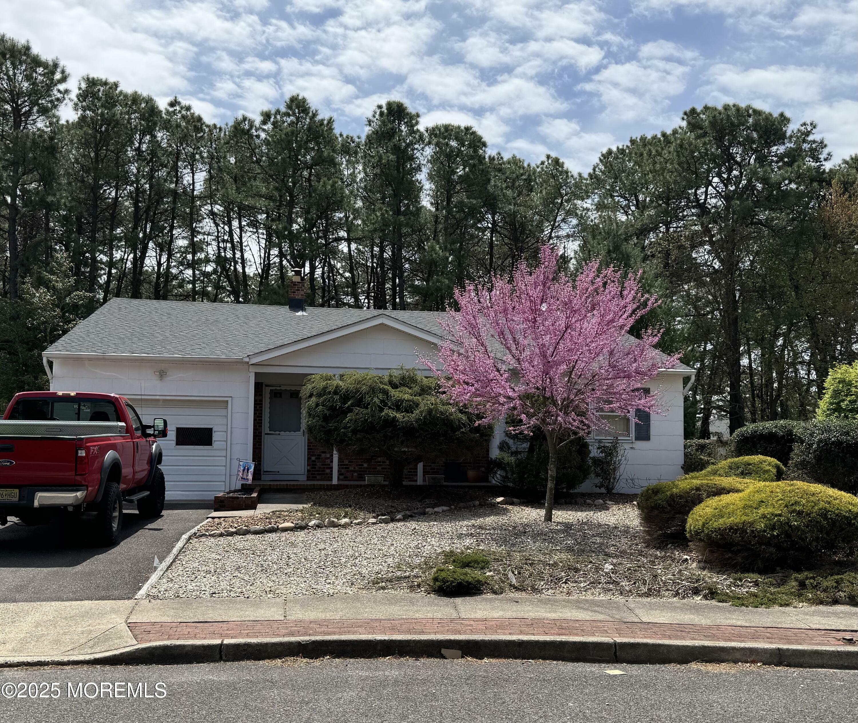 Property Photo:  24 Upton Court  NJ 08757 