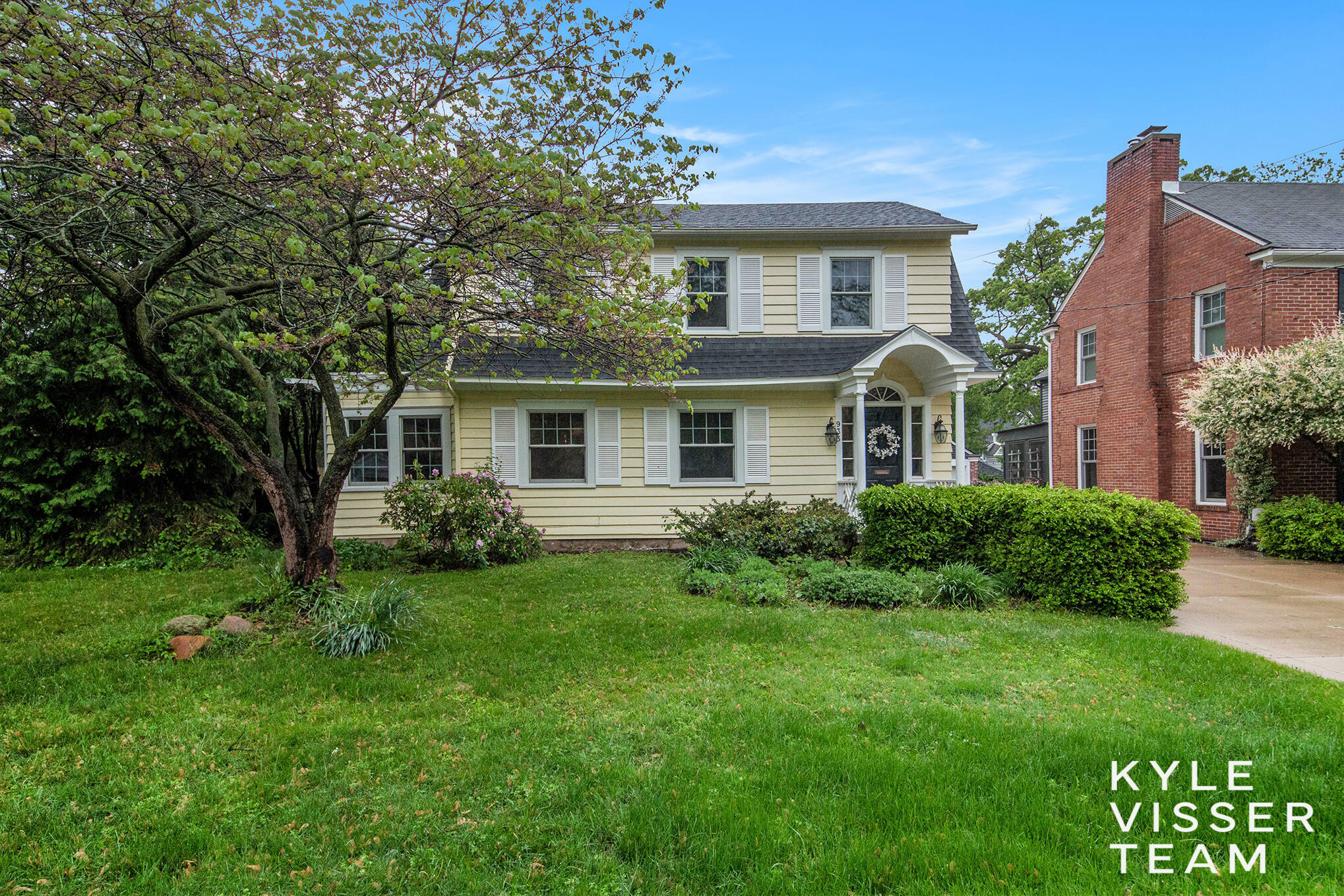 Property Photo:  933 Orchard Avenue SE  MI 49506 