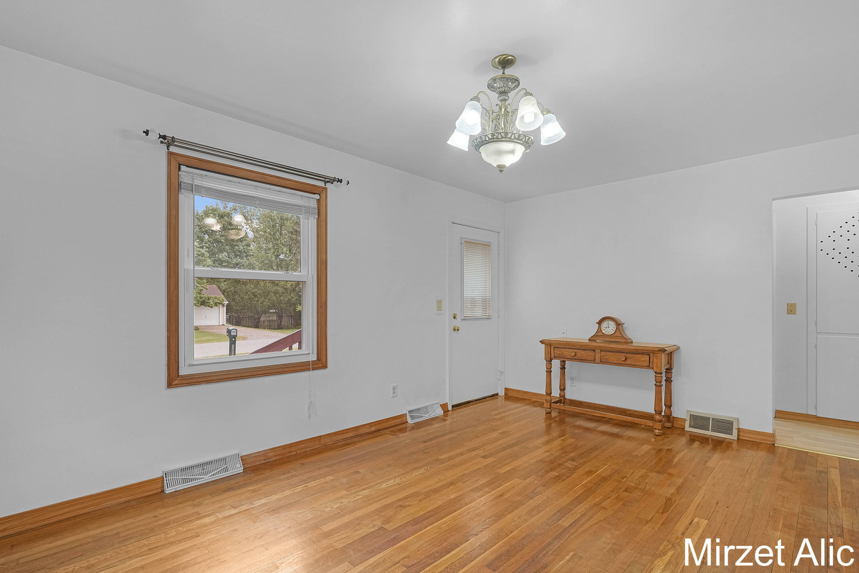 Property Photo:  1145 Eastmont Drive SE  MI 49546 