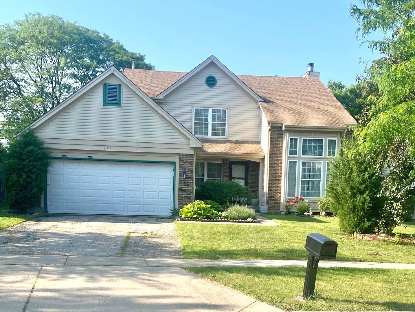 Property Photo: 1300 Edington Lane IL 60060