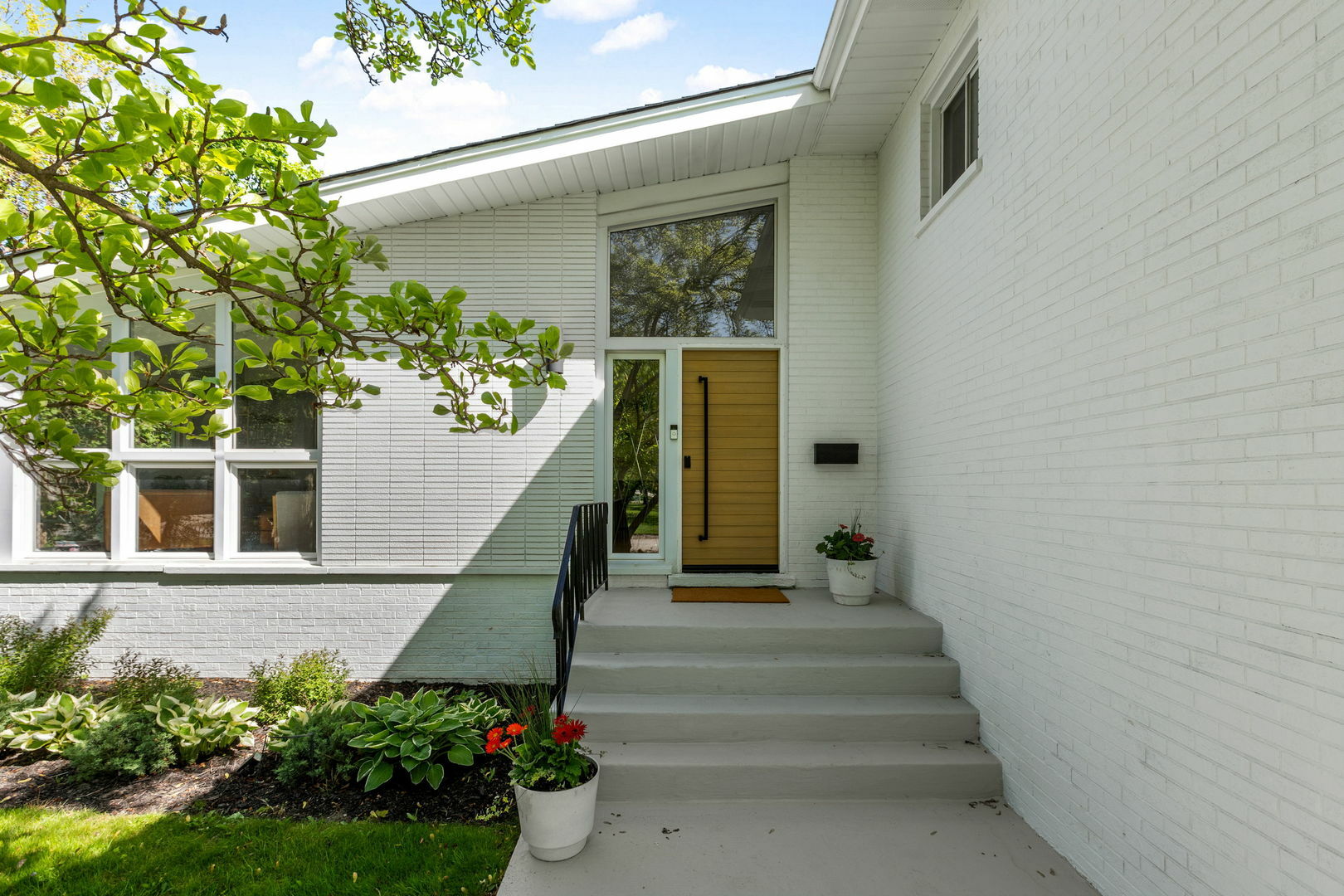 Property Photo: 2300 Swainwood Drive IL 60025