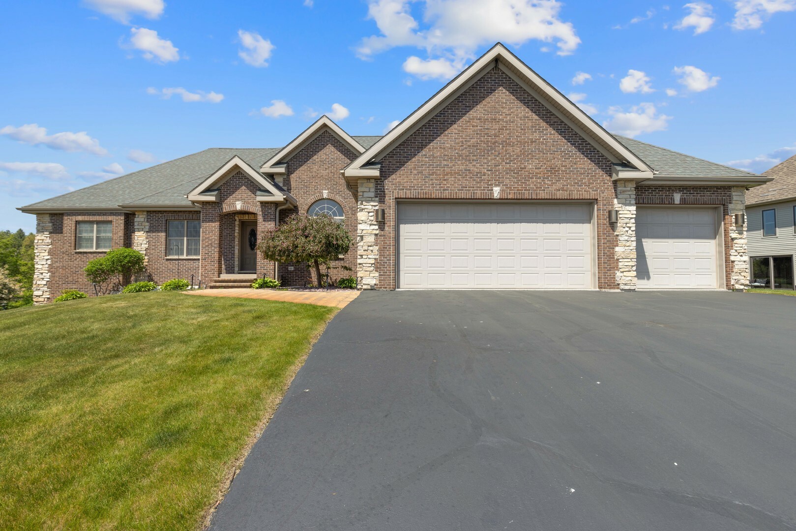 Property Photo: 13084 Deer Crossing IL 61073