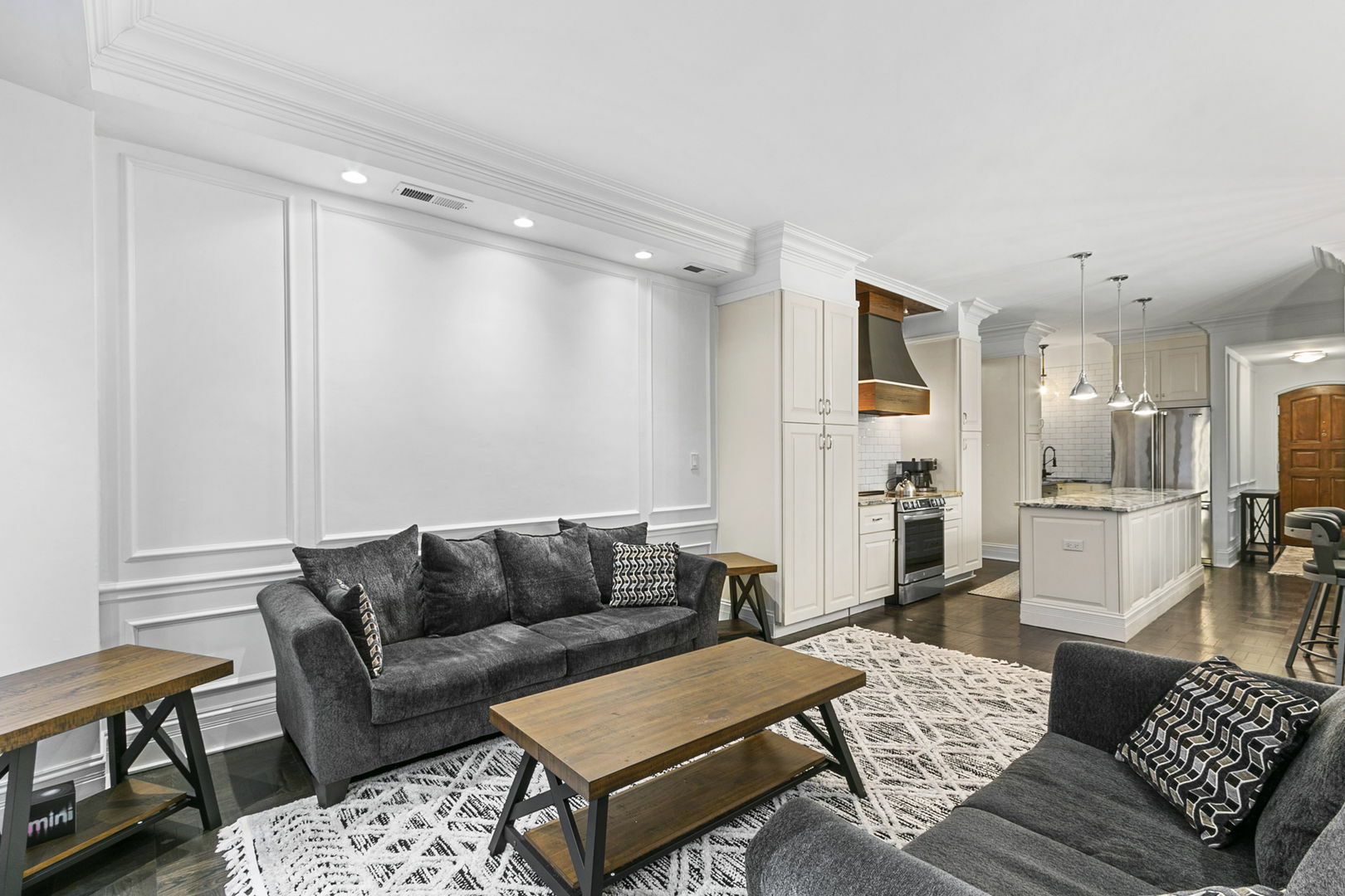Property Photo: 222 E Chestnut Street 5C IL 60611
