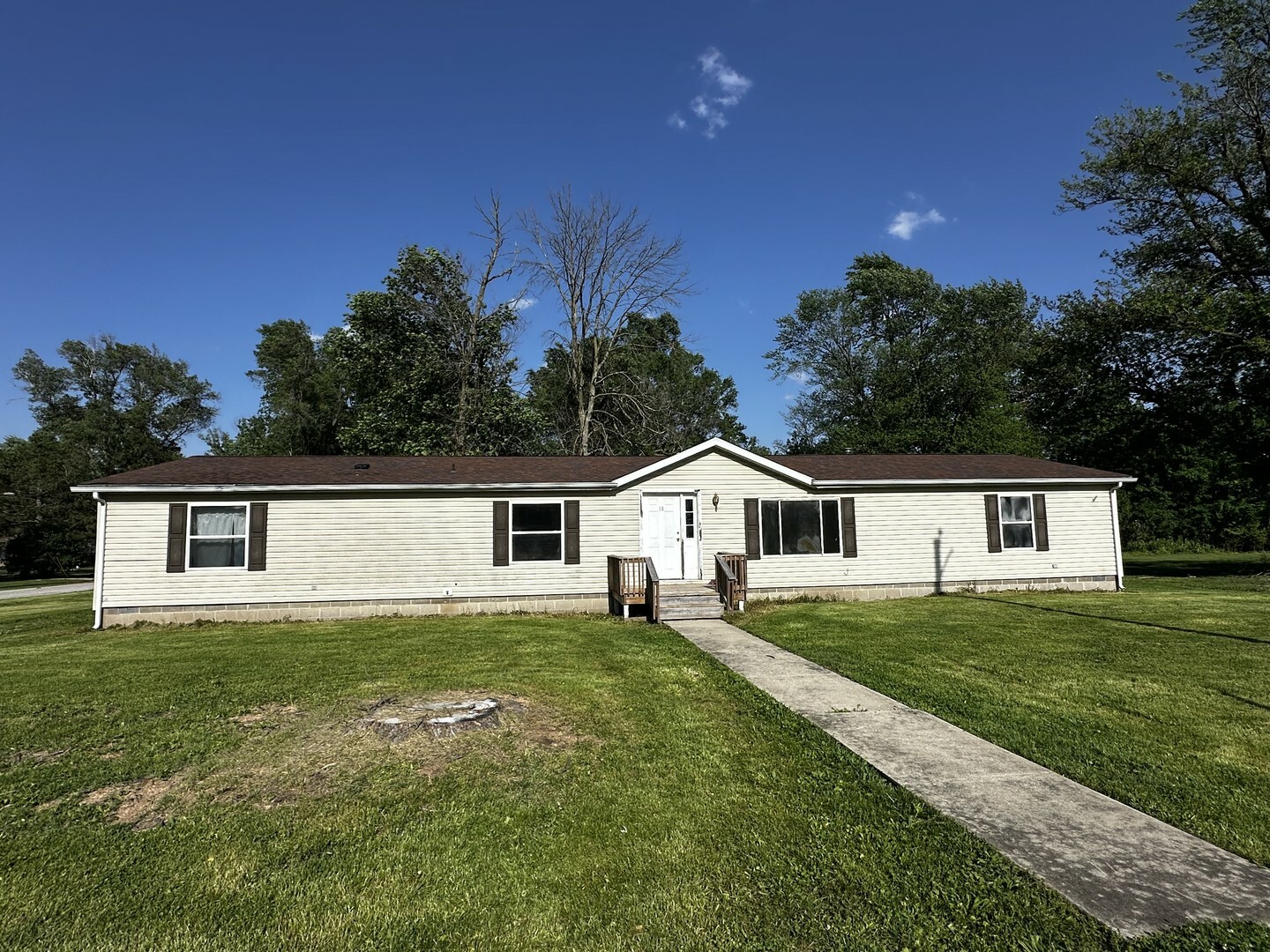 18 Lincoln Street  Lawndale IL 61751 photo