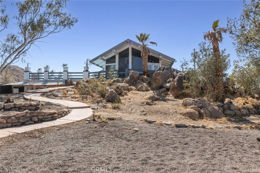 Property Photo:  16822 Glenfall Avenue  CA 93591 