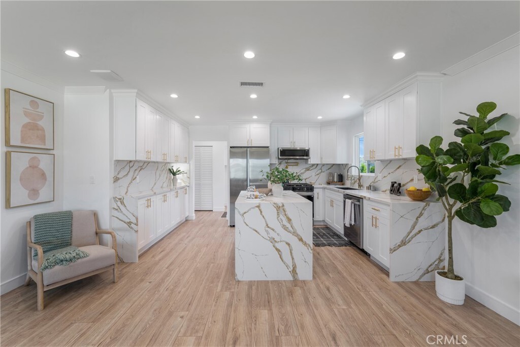 Property Photo: 212 Oak Place CA 92821