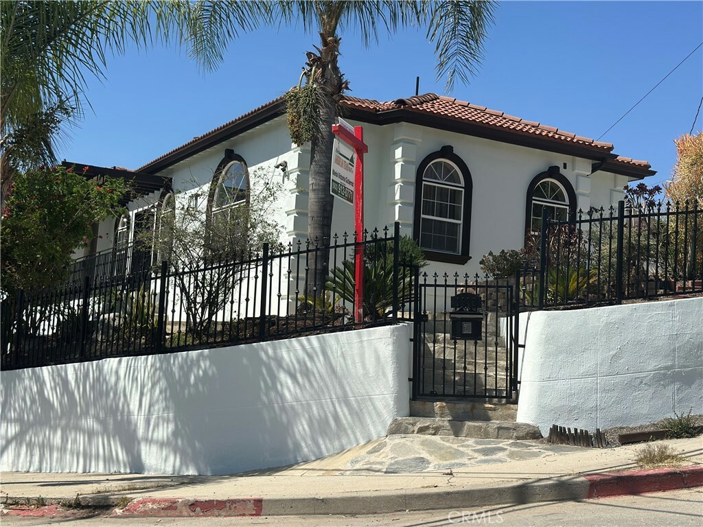 Property Photo: 1935 Wollam Street CA 90065