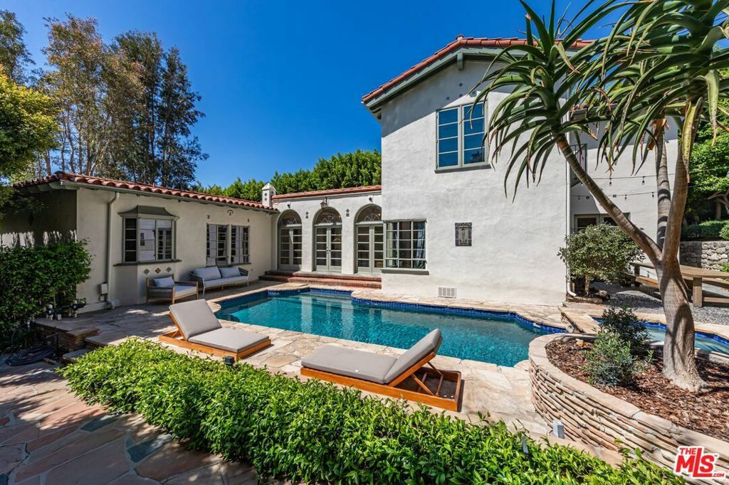 1136 N Doheny Drive  Los Angeles CA 90069 photo