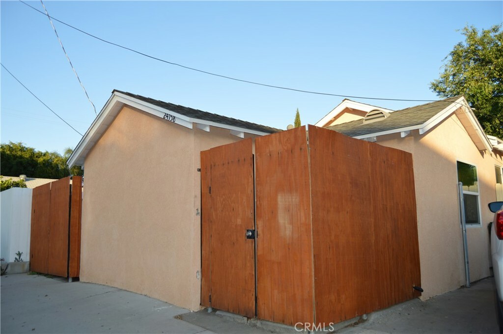 Property Photo: 24758 Chestnut St CA 91321