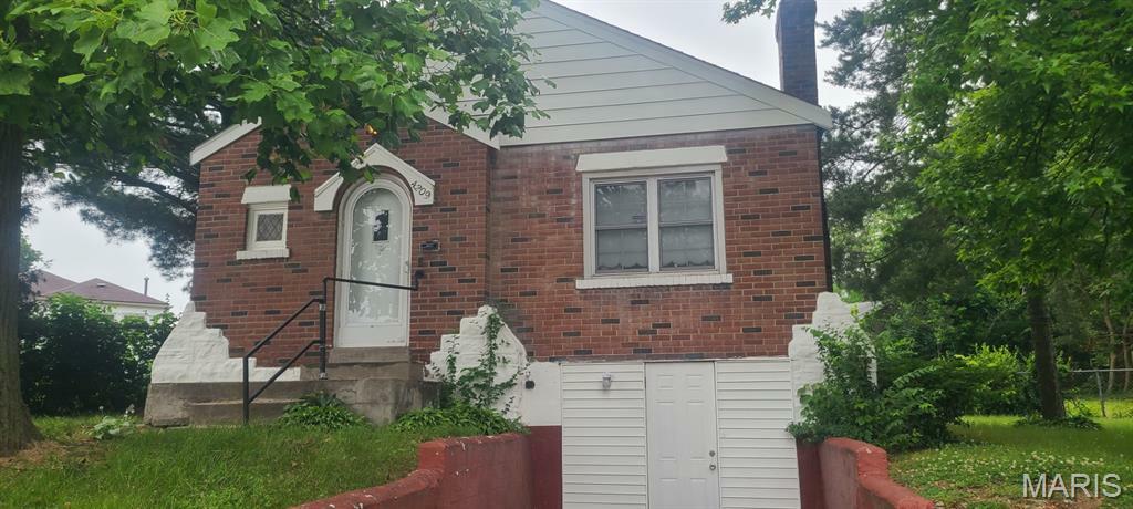 Property Photo: 4209 Edgewood Boulevard MO 63121