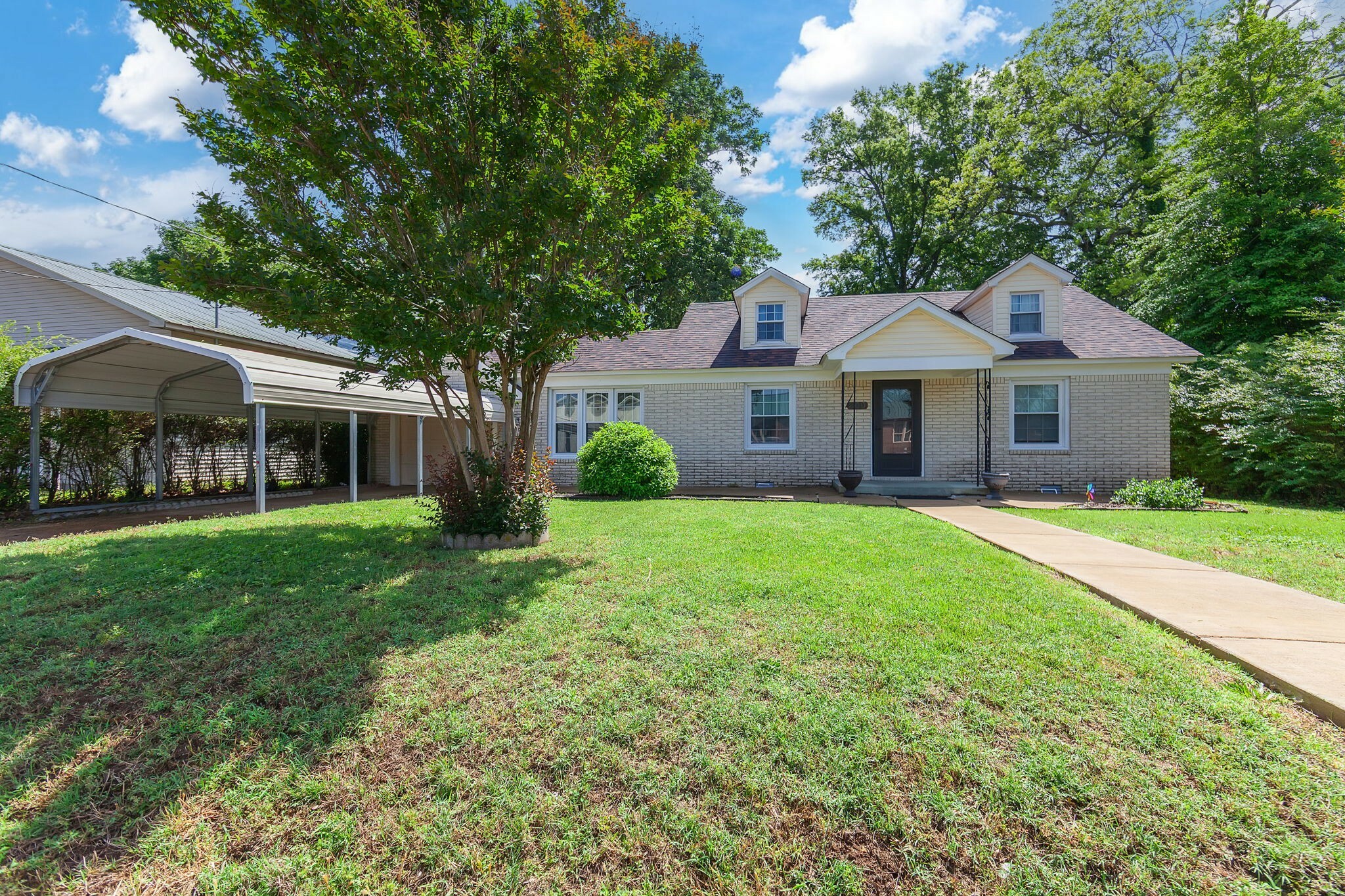 Property Photo: 200 N 18th Ave TN 38343