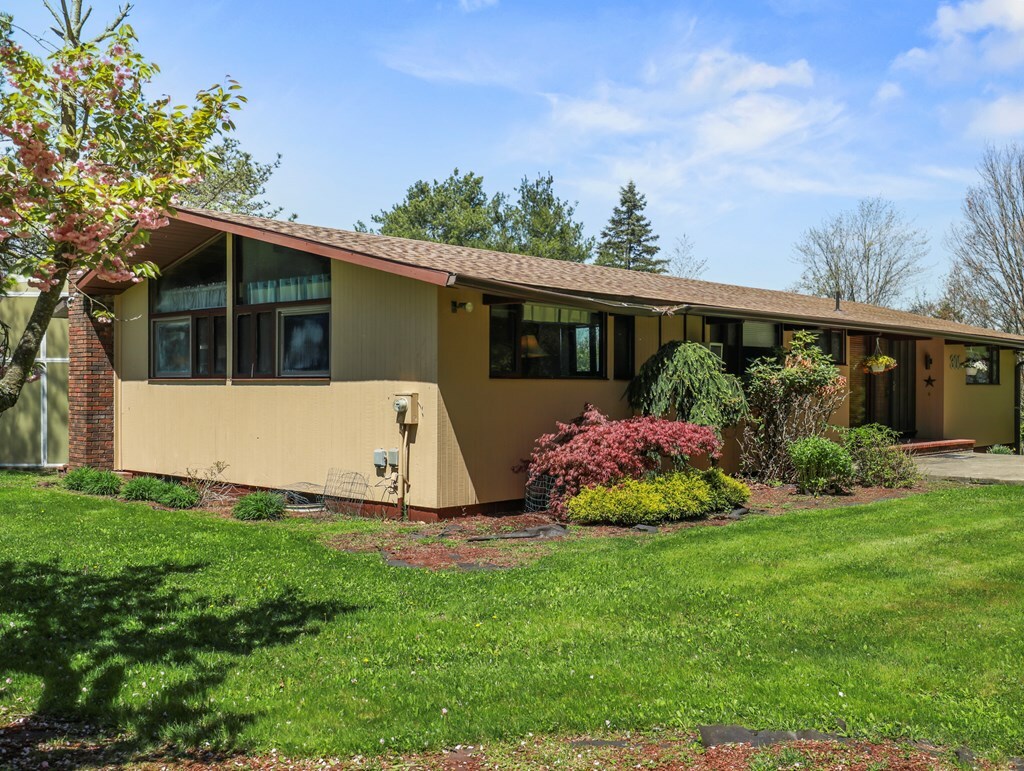 Property Photo: 305 Michele Ln PA 18840