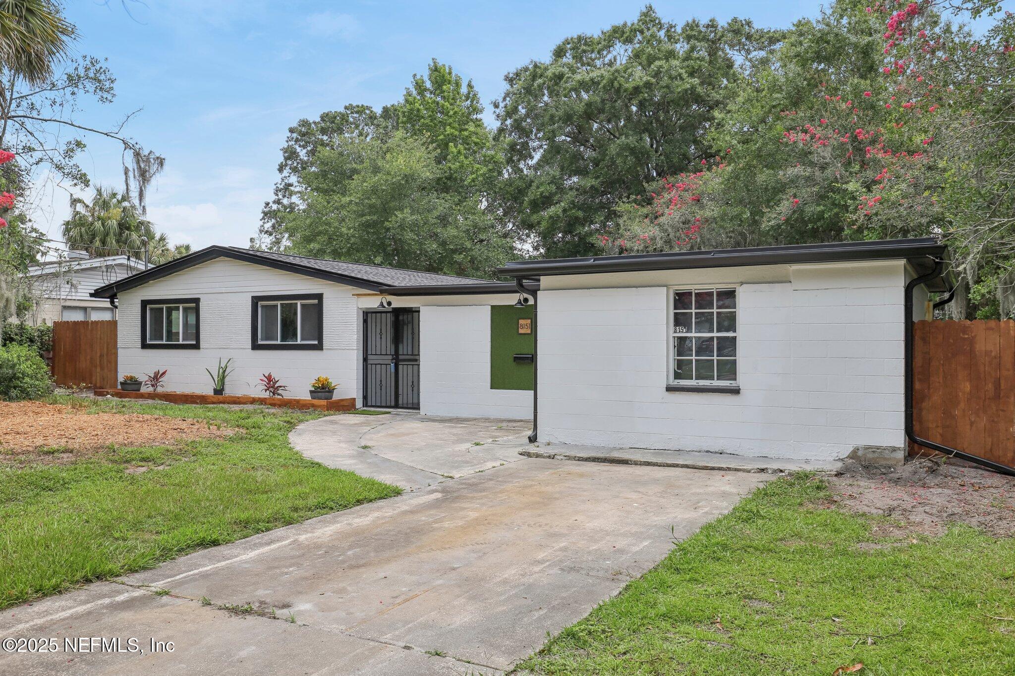 Property Photo: 8151 Ladoga Avenue FL 32217