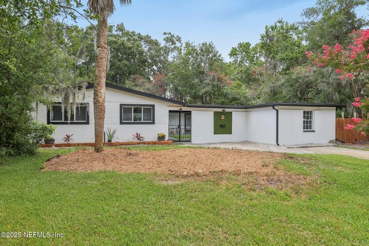 Property Photo: 8151 Ladoga Avenue FL 32217