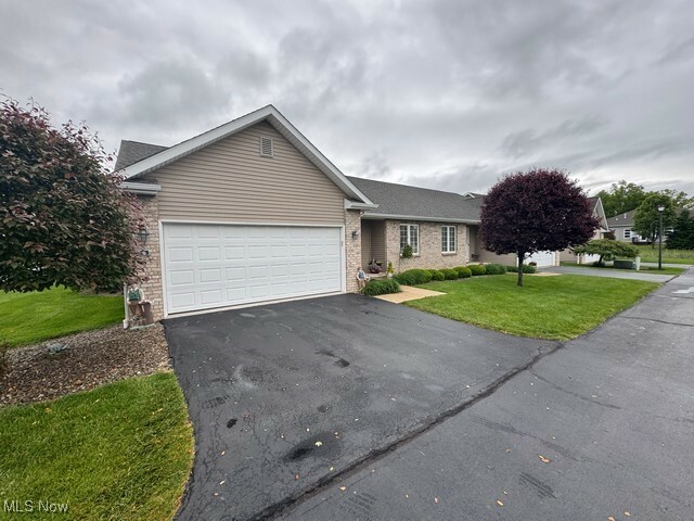 Property Photo:  6 Danbury Court  OH 44483 