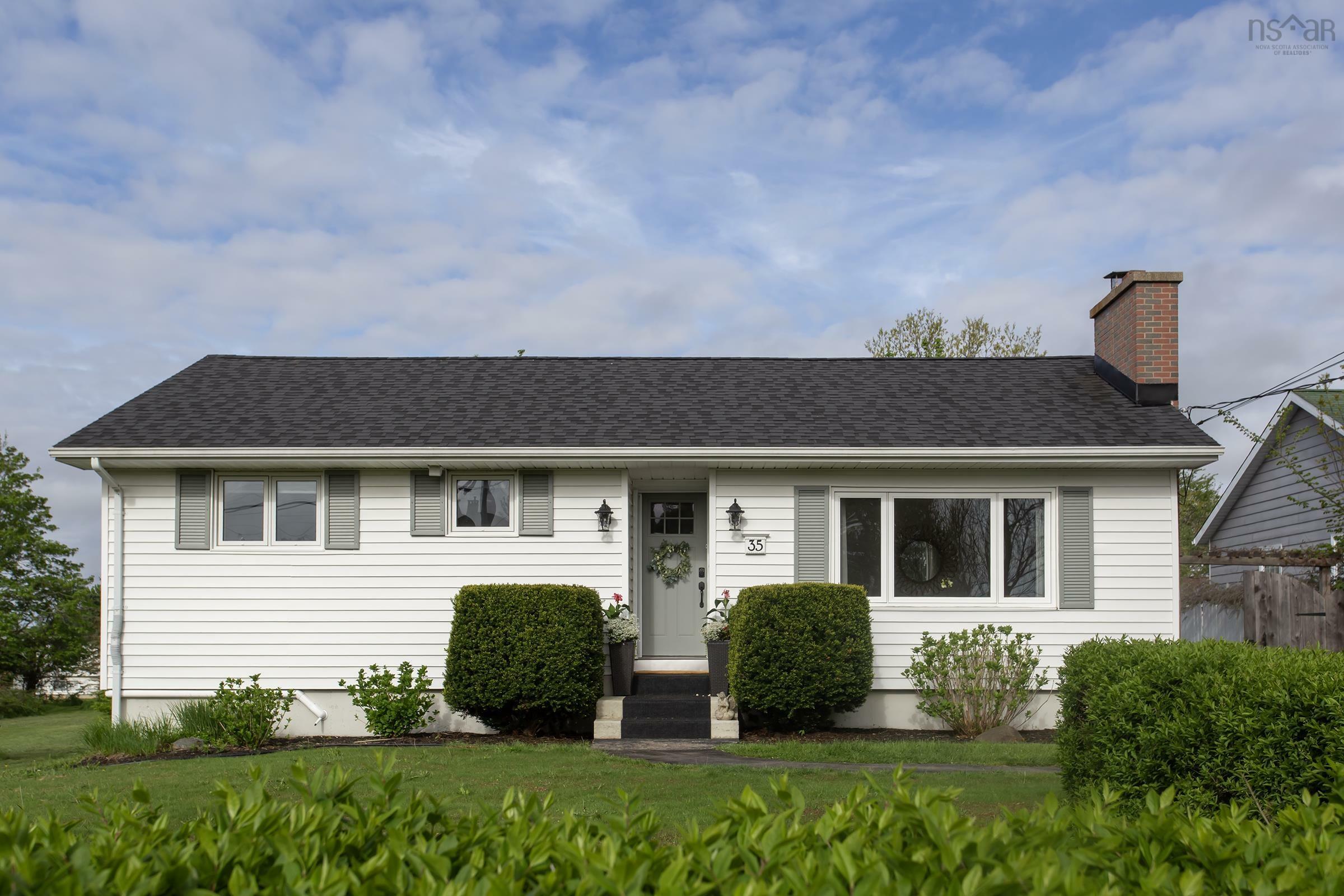 Property Photo: 35 Montague Row NS B0V 1A0