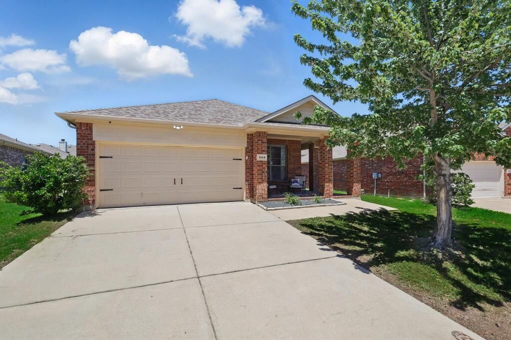 Property Photo: 544 Baverton Lane TX 76052