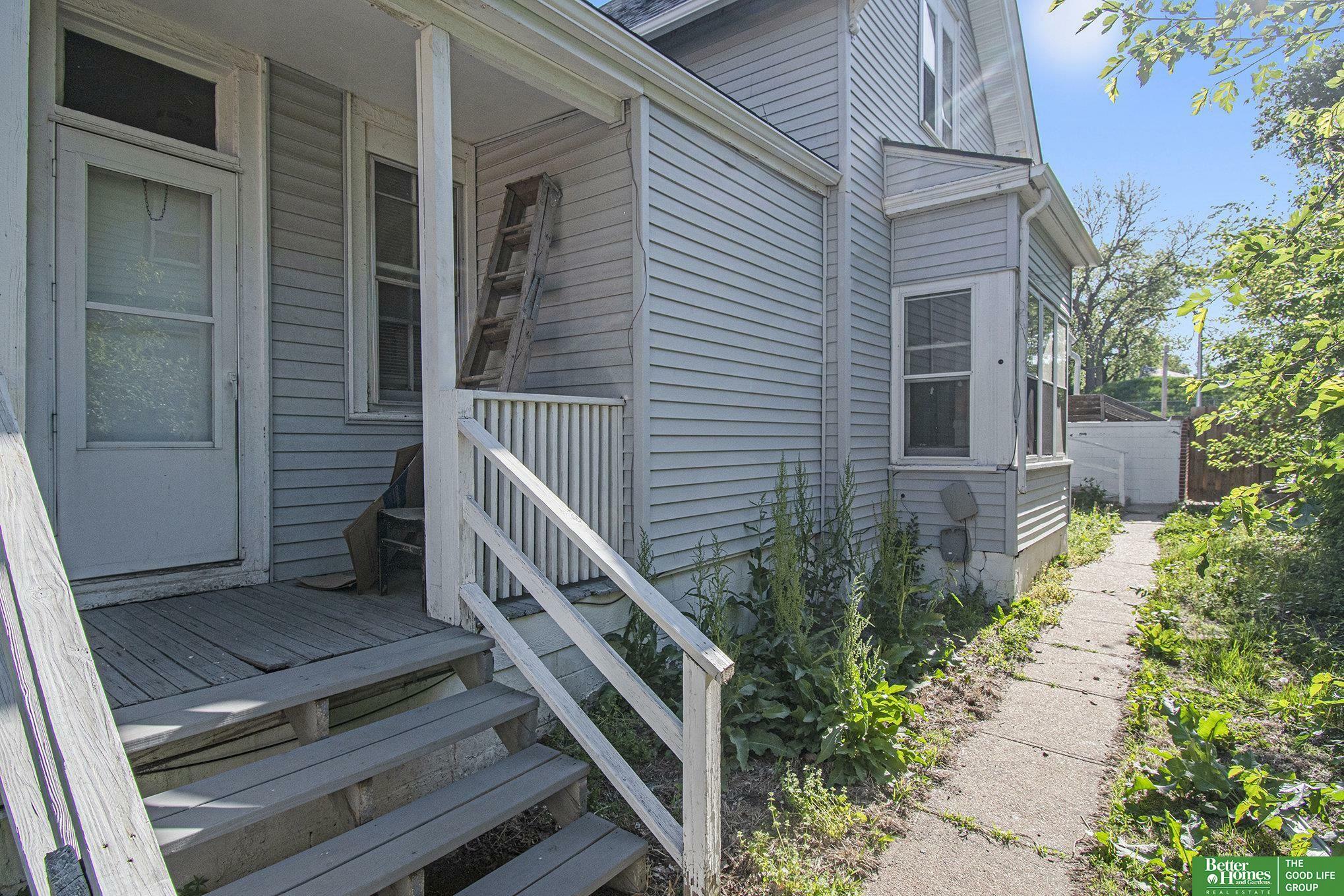 Property Photo: 1320 N 40 Street NE 68131