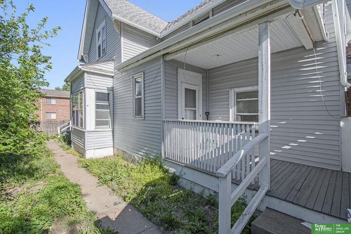 Property Photo:  1320 N 40 Street  NE 68131 