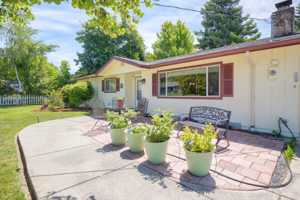 Property Photo:  1429 NE Meier Drive  OR 97526 