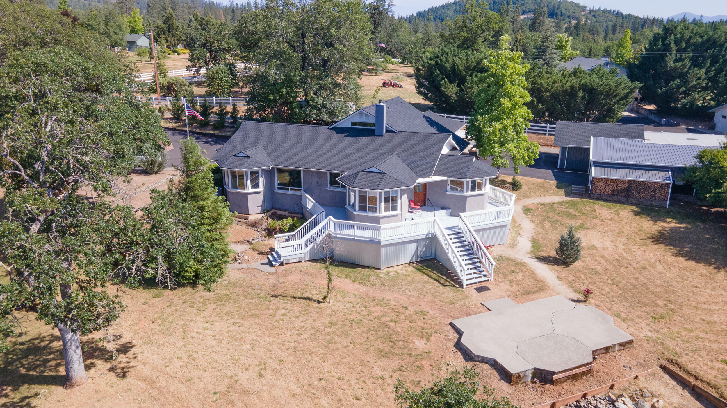 Property Photo: 180 Sun Oak Way OR 97526