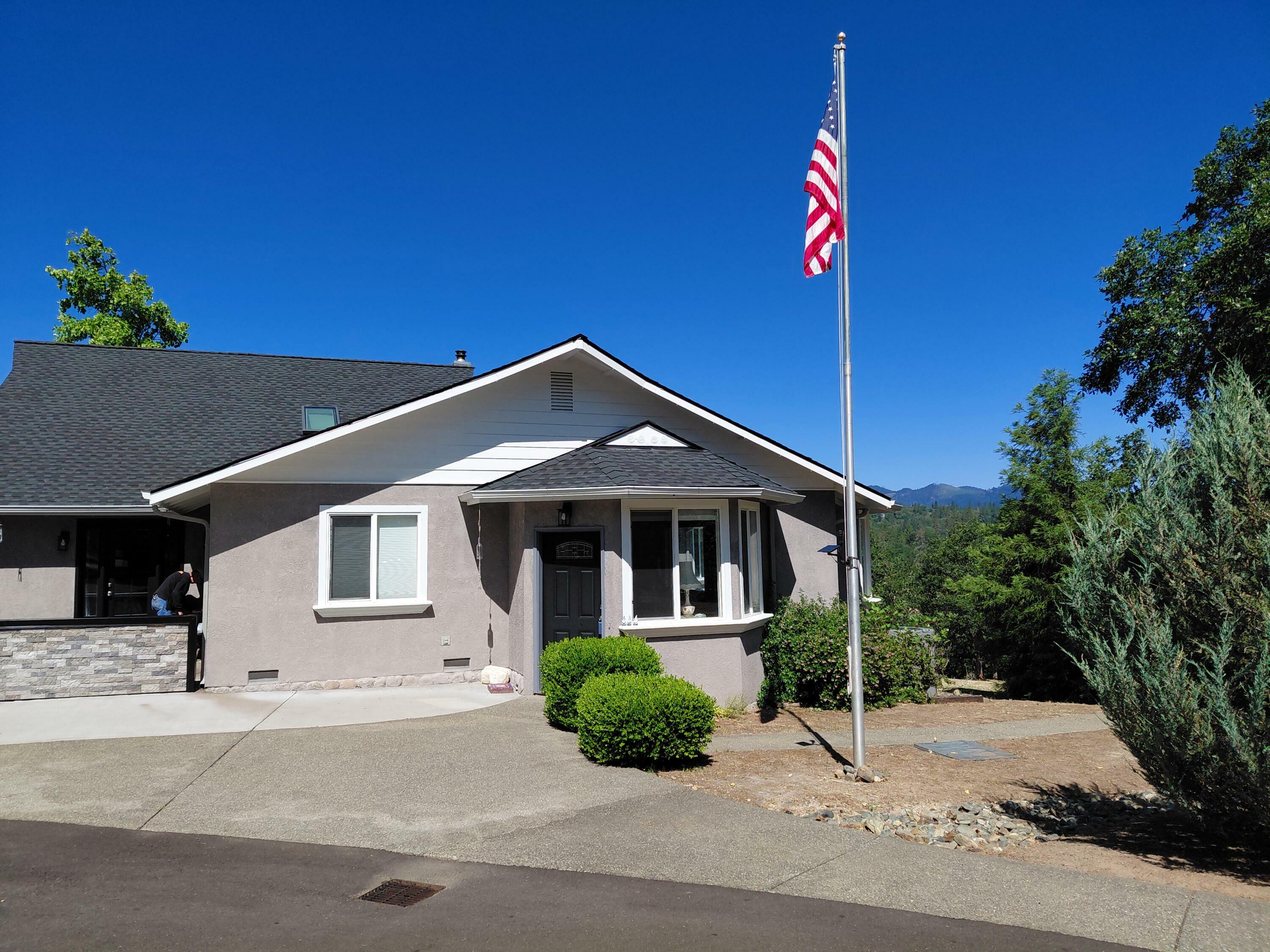 Property Photo: 180 Sun Oak Way OR 97526