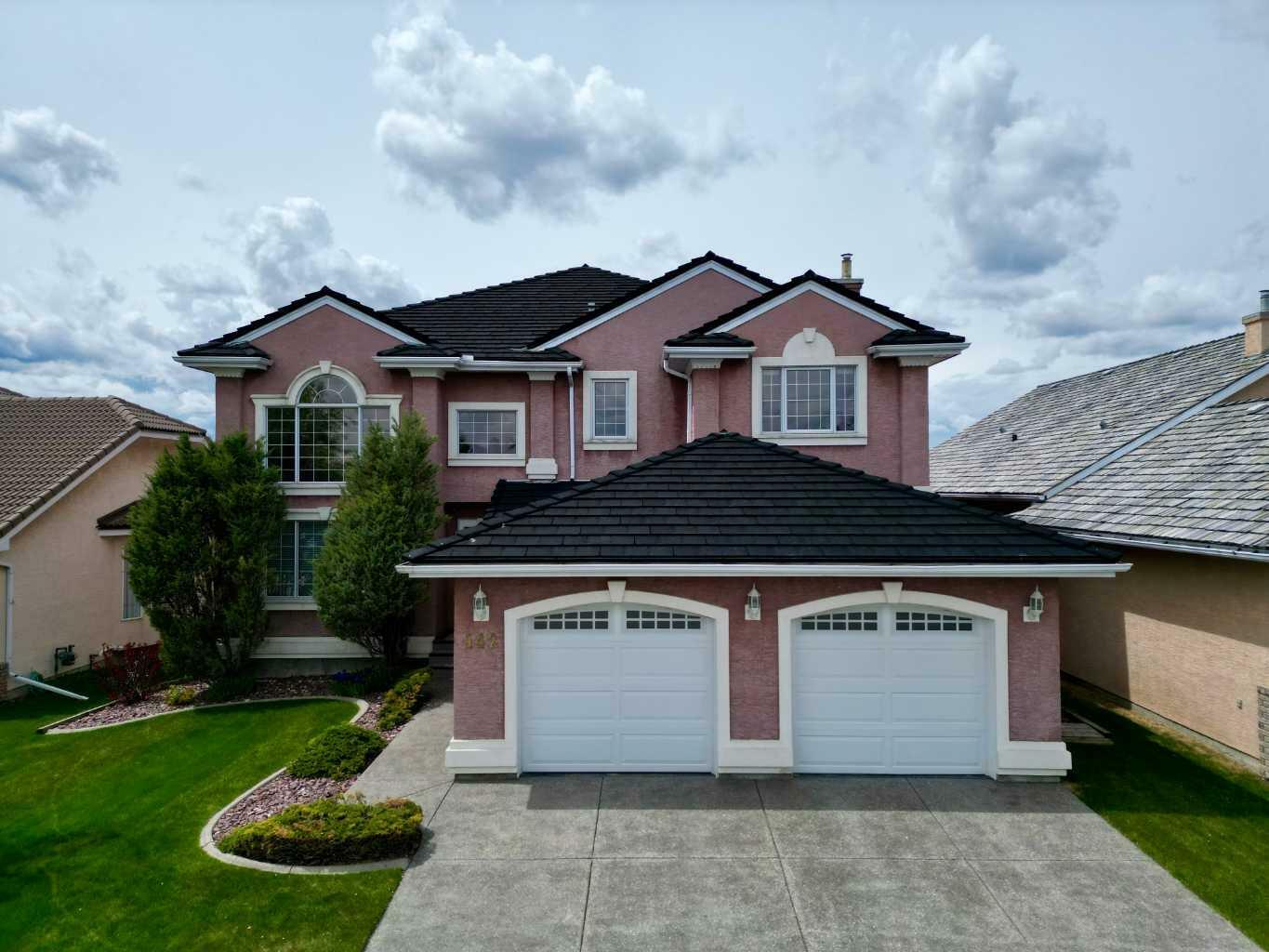 Property Photo:  142 Sceptre Close NW  AB T3L 1Y2 