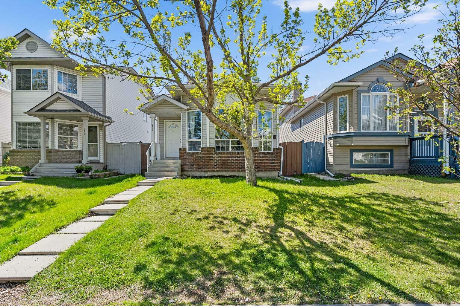 Property Photo: 208 Harvest Gold Circle NE AB T3K 4H5