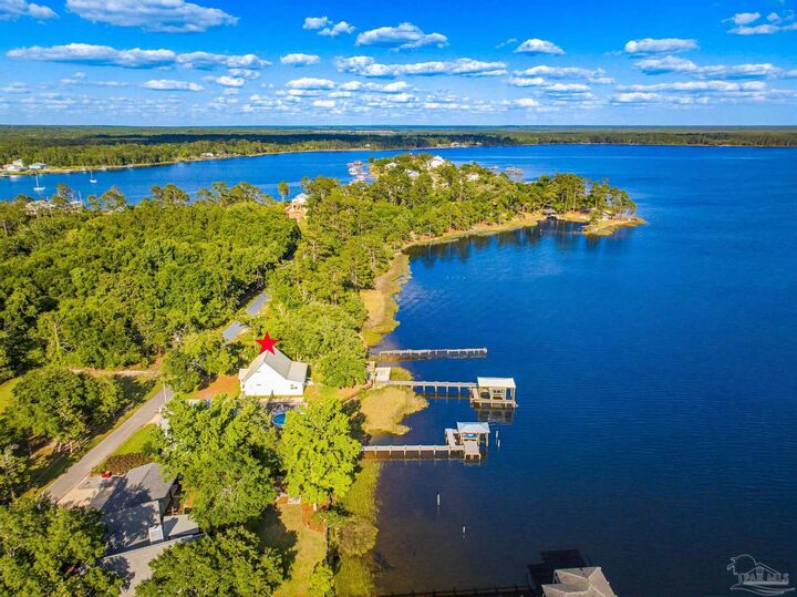 Property Photo: 7693 Petersen Pt Rd FL 32583