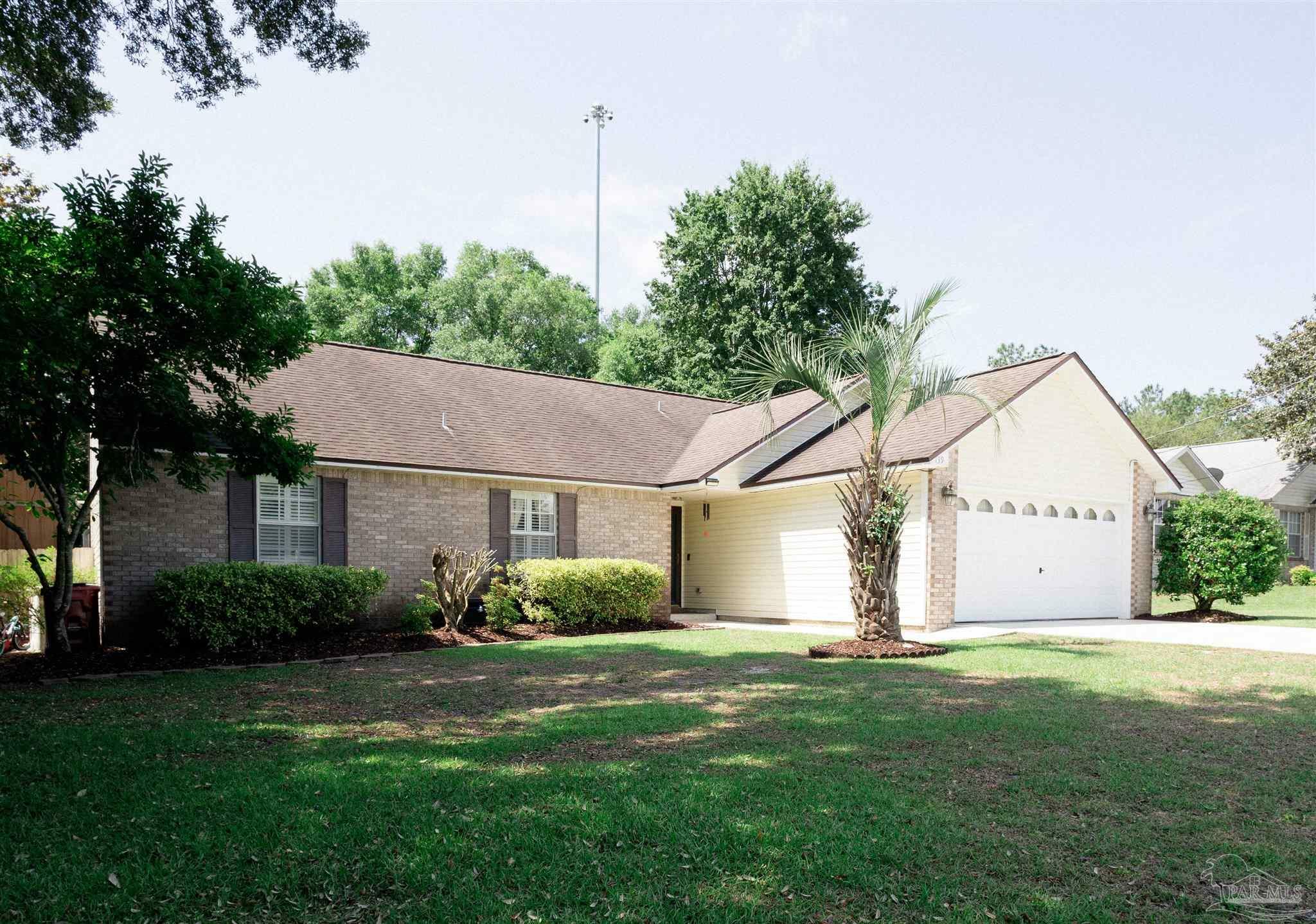 Property Photo: 139 Nicole Ln FL 32539