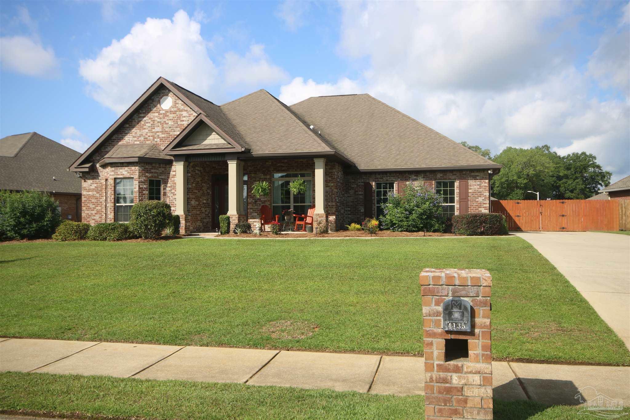 Property Photo: 4135 Dundee Crossing Dr FL 32571