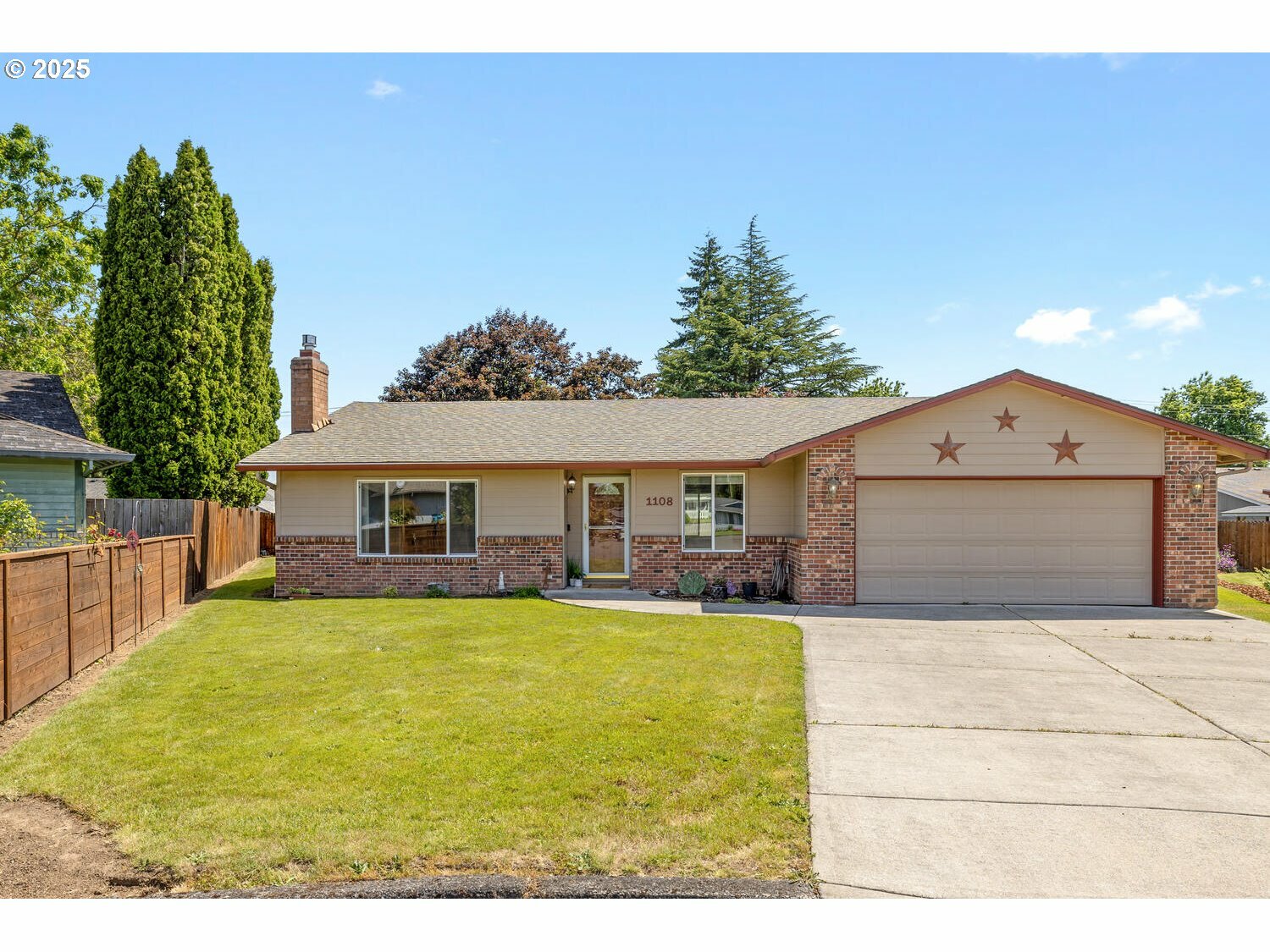 Property Photo: 1108 NE 133rd Cir WA 98685