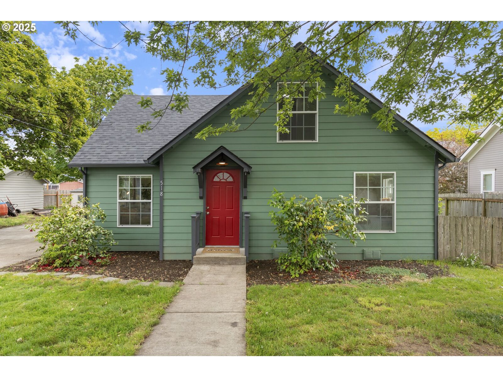 Property Photo:  518 S Meridian St  OR 97132 