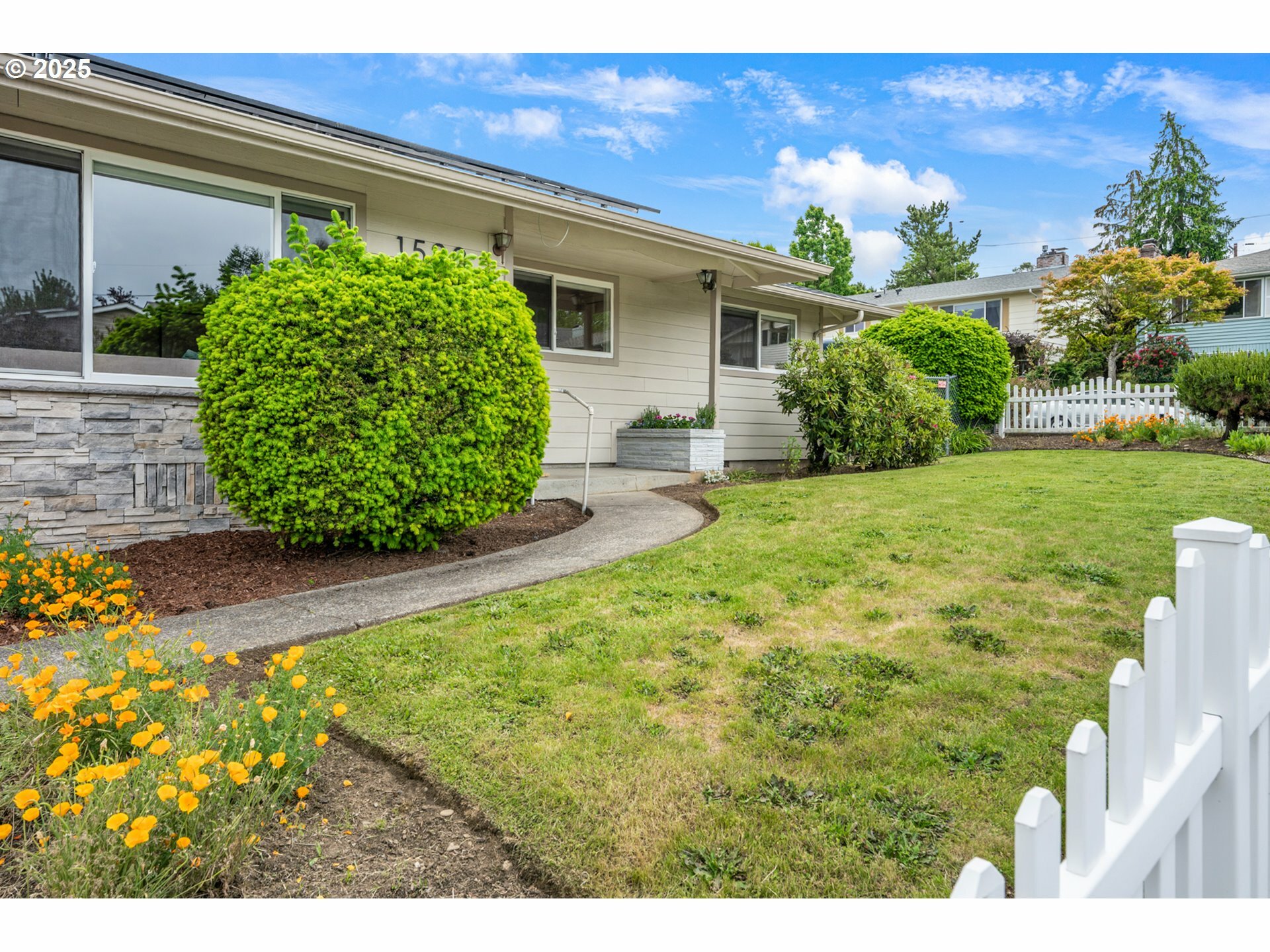 Property Photo: 1520 SE 109th Ave OR 97216