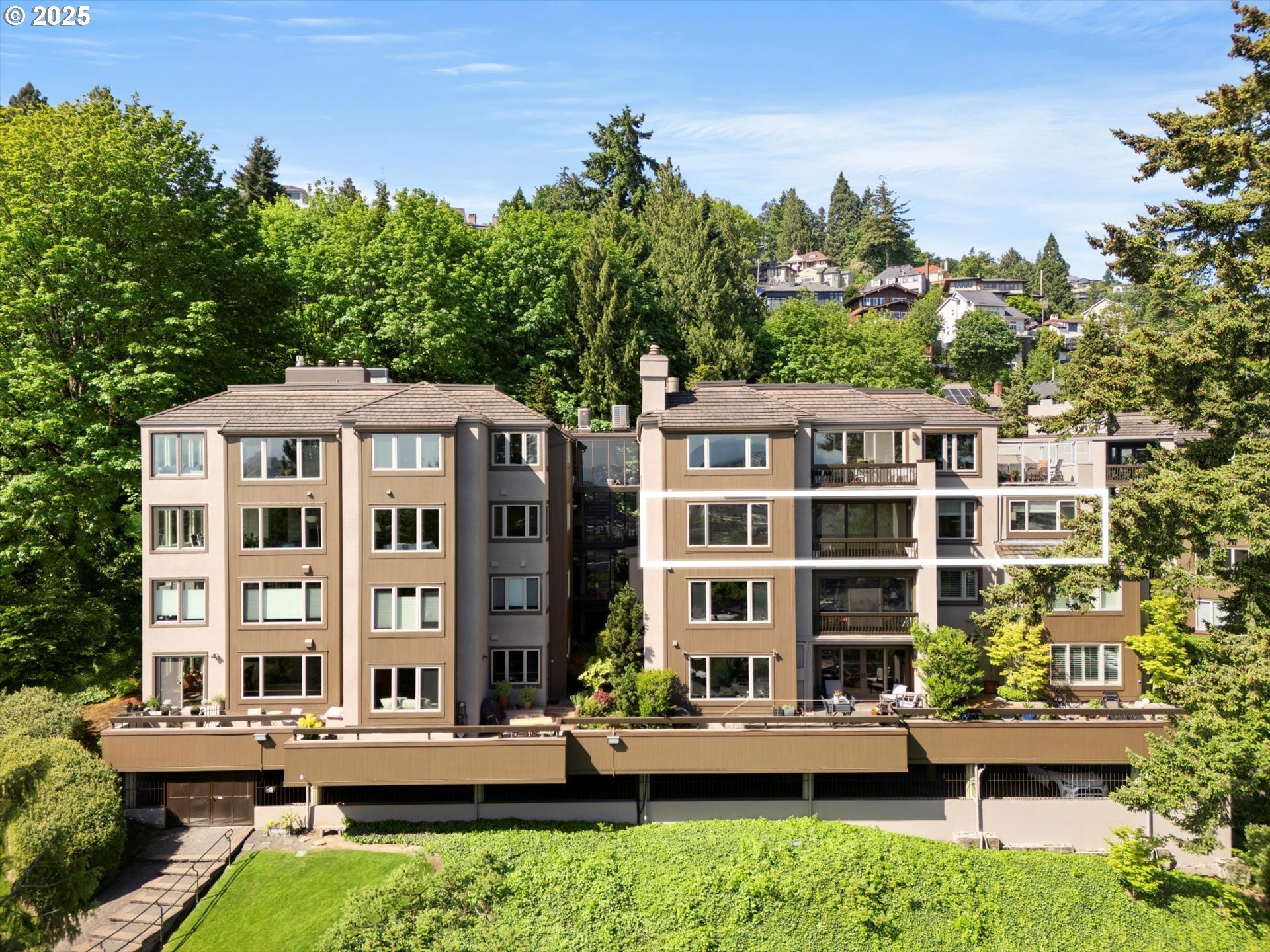Property Photo:  616 NW Westover Ter  OR 97210 