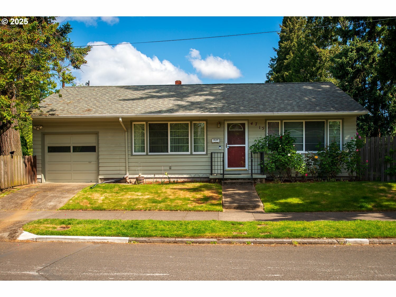 4715 SE Gladstone St  Portland OR 97206 photo