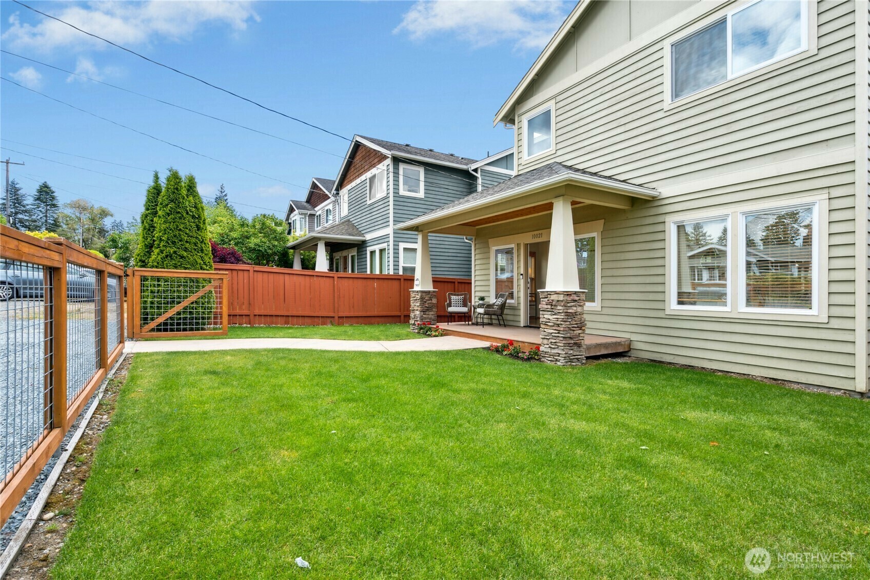 Property Photo: 10021 42nd Avenue SW WA 98146