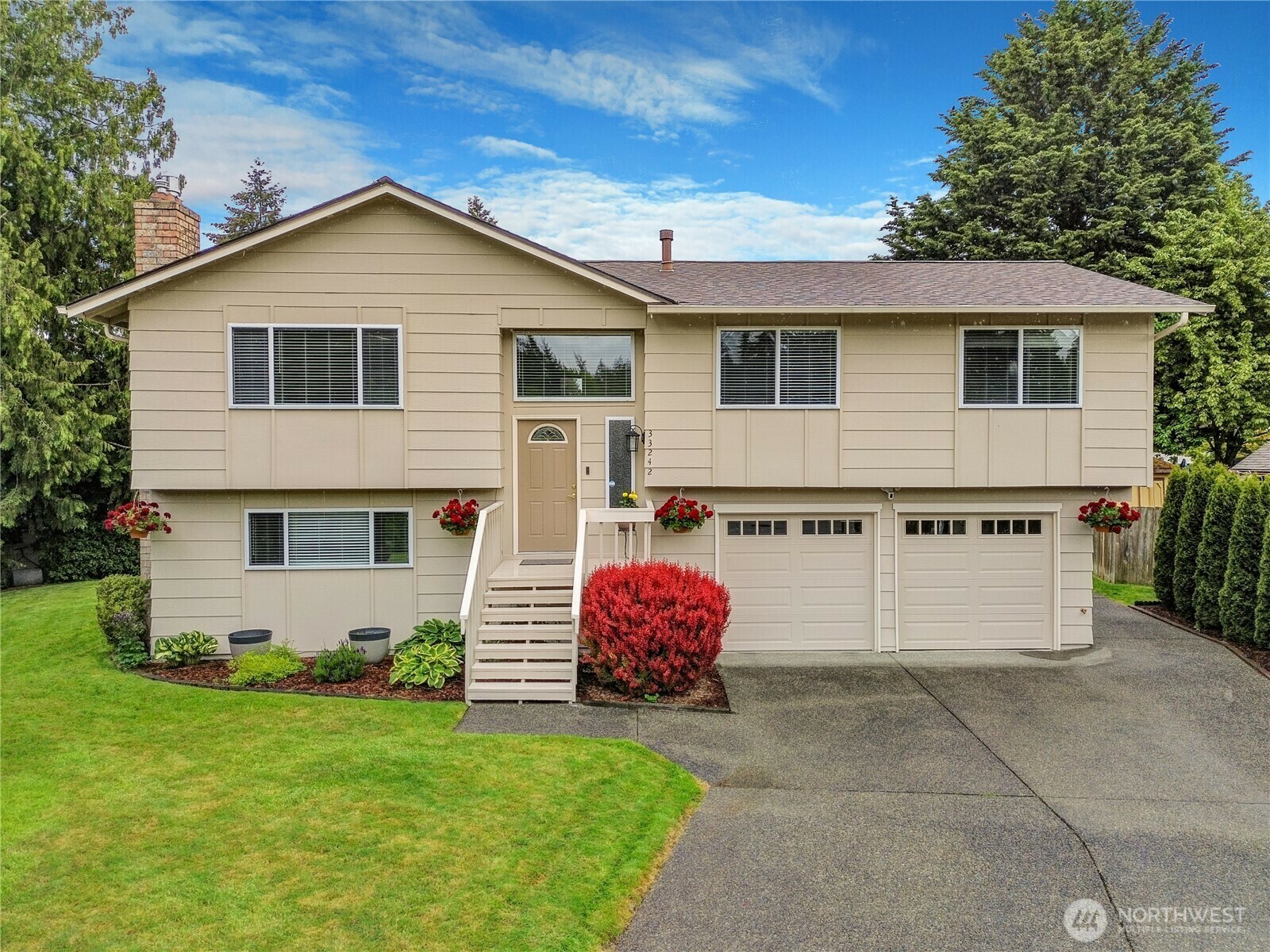 Property Photo: 33242 37th Avenue SW WA 98023