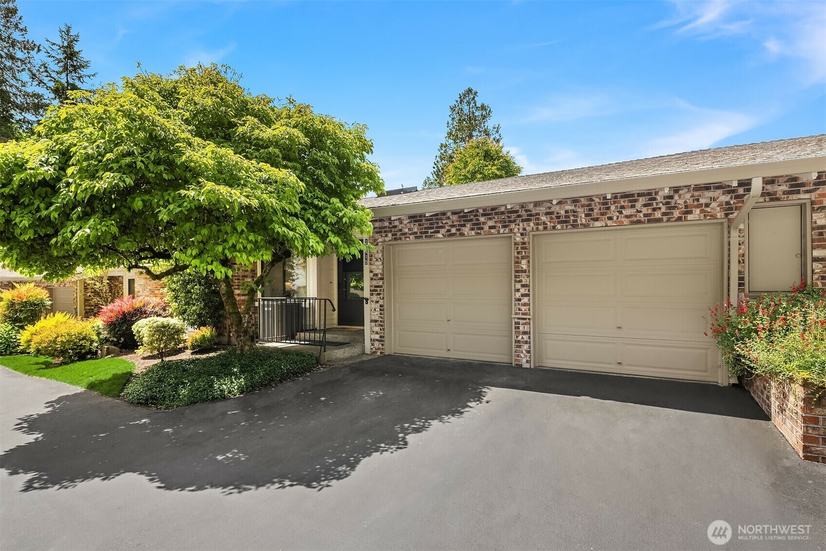 Property Photo: 11415 105th Place NE H27 WA 98033