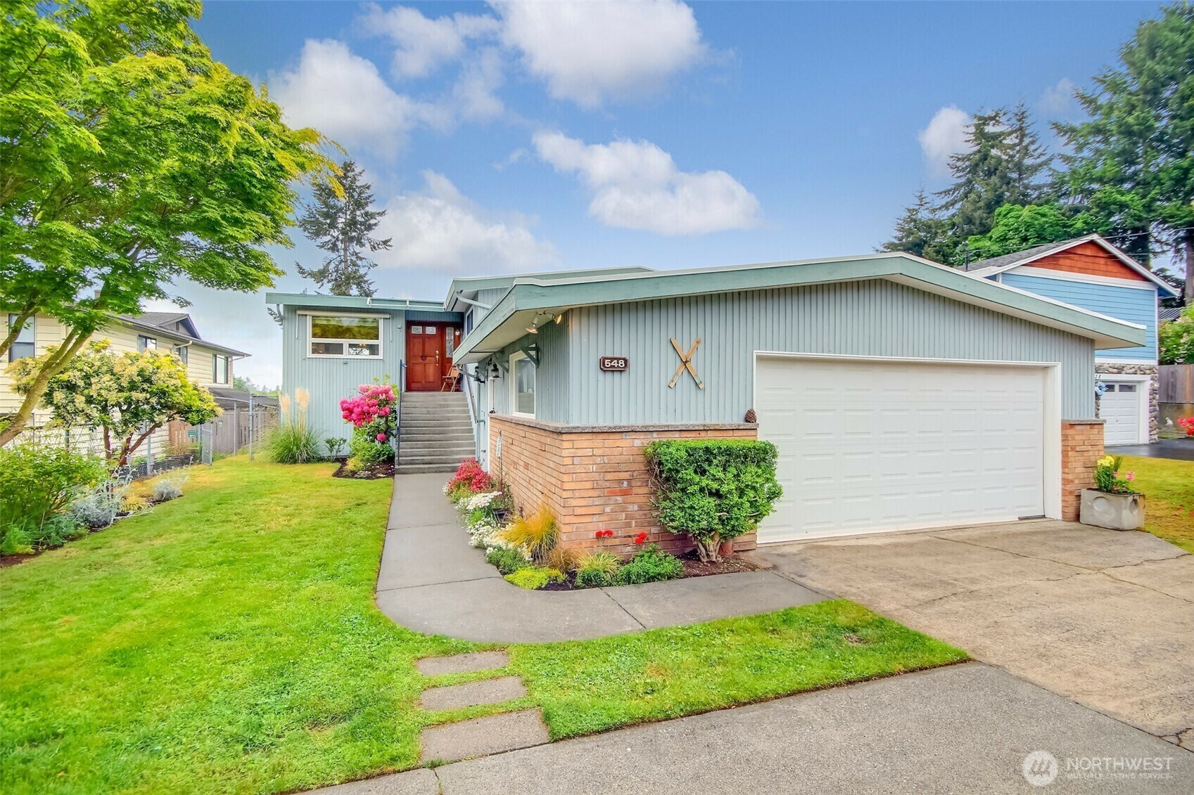 Property Photo: 548 6th Avenue S WA 98020