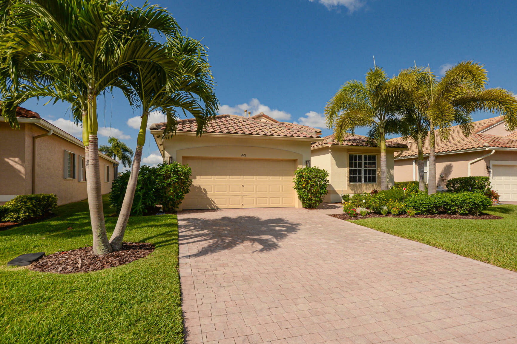 Property Photo: 421 NW Sunview Way FL 34986