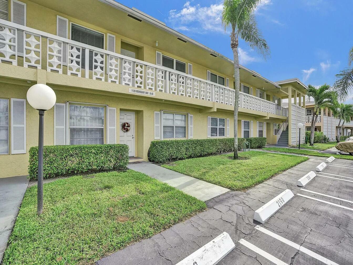 Property Photo: 1120 Mahogany Way 204 FL 33445