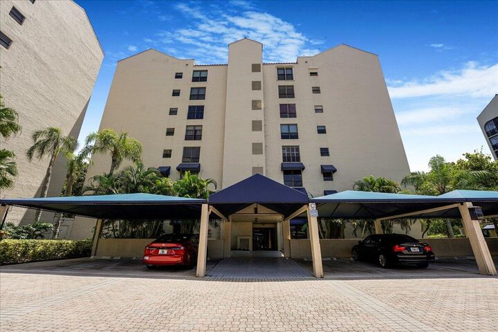 Property Photo:  7572 Regency Lake Drive 501  FL 33433 