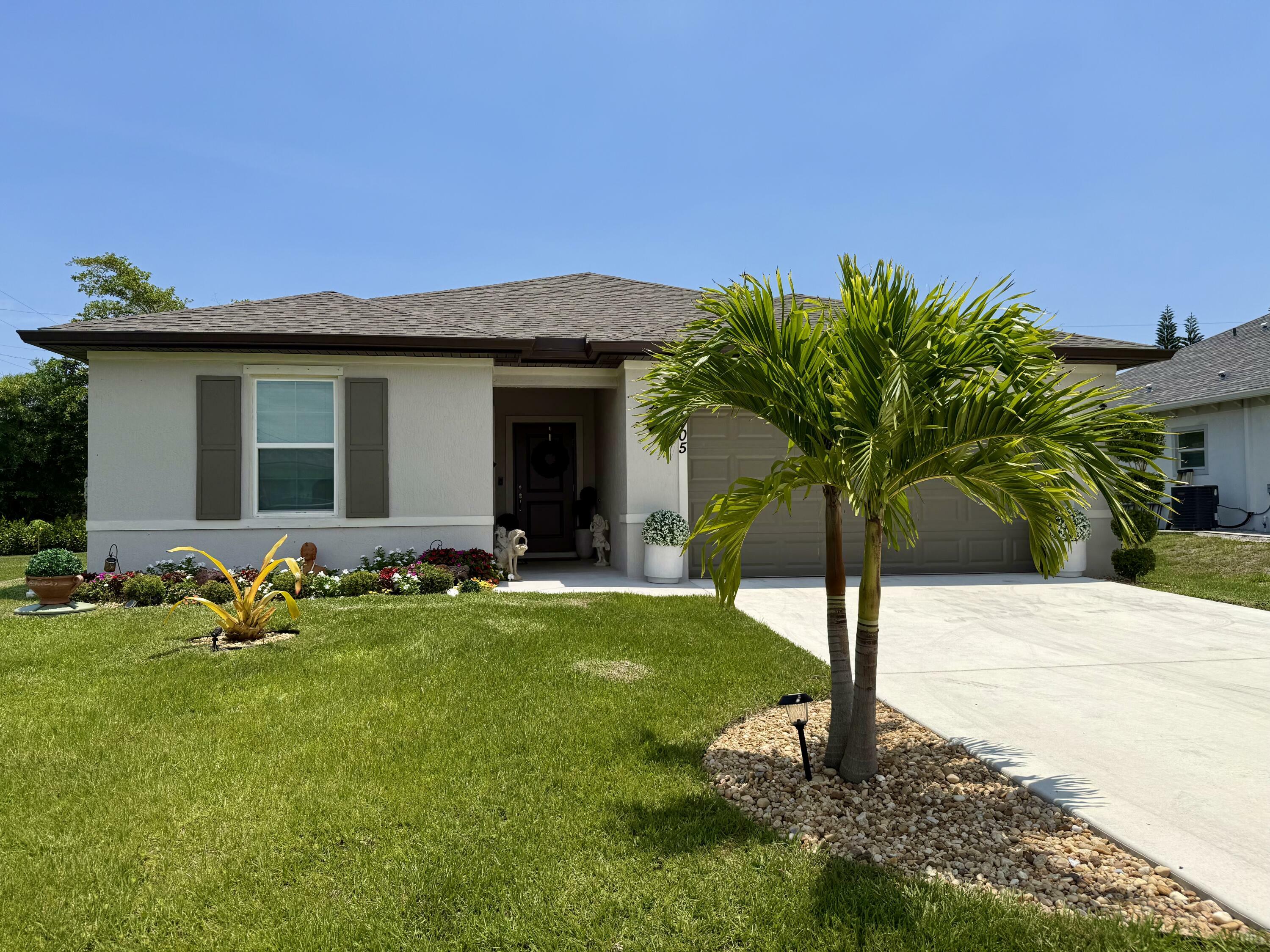 Property Photo: 1105 SW Ivanhoe Street FL 34983